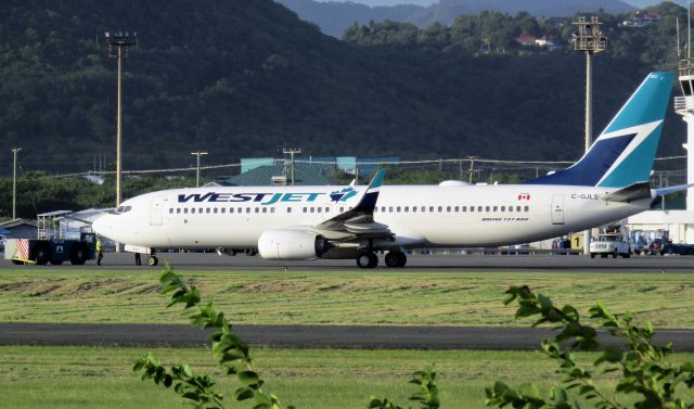 Boeing 737-800 (C-GJLS)