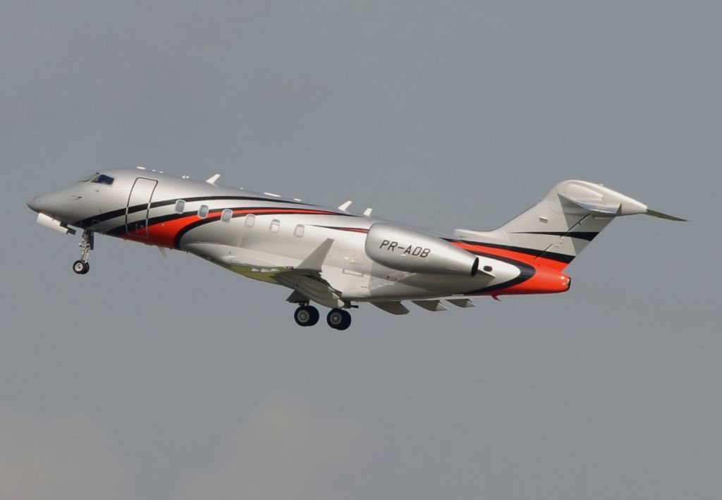 Bombardier Challenger 300 (PR-ADB)