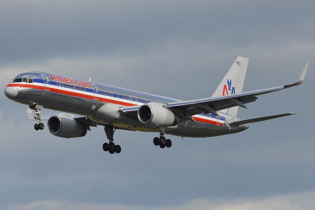 Boeing 757-200 (N606AA)