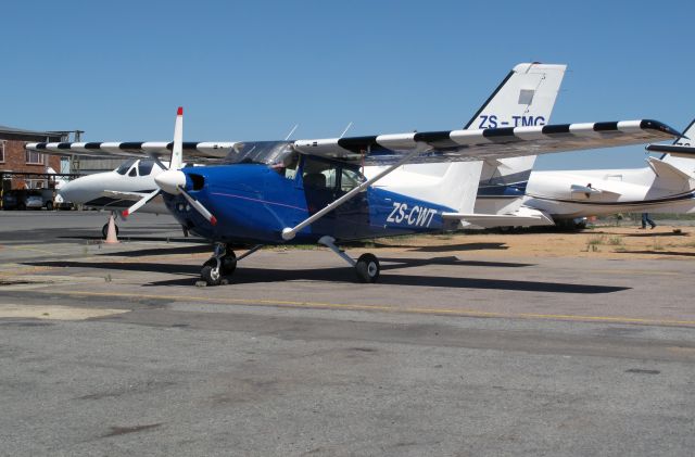 Cessna Skyhawk (ZS-CWT) - Note the propeller.