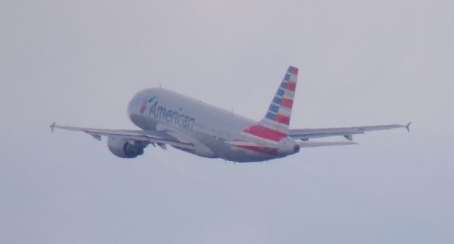 Airbus A319 (N756US) - Doesnt matter if it is a bad photo. Graphic shouldnt matter.