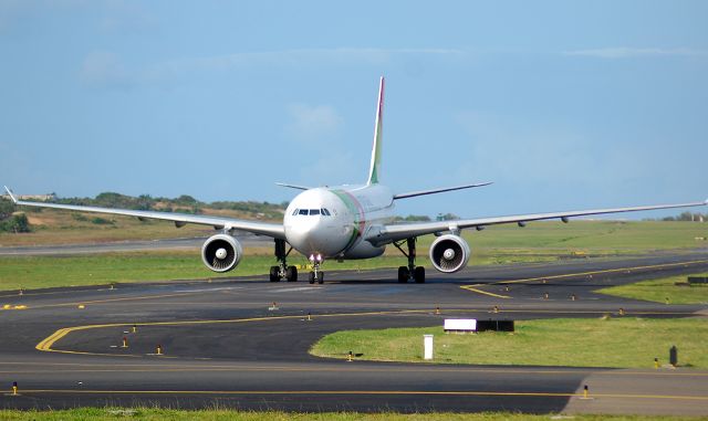 Airbus A330-200 (CS-TOI)