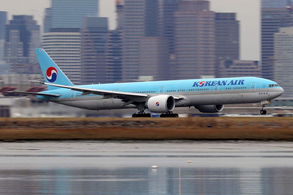 BOEING 777-300 (HL7203) - 'Koreanair 092' taking off on 4R