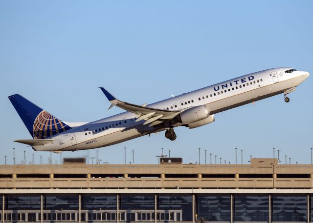 Boeing 737-900 (N36472)