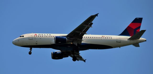 Airbus A320 (N322US)