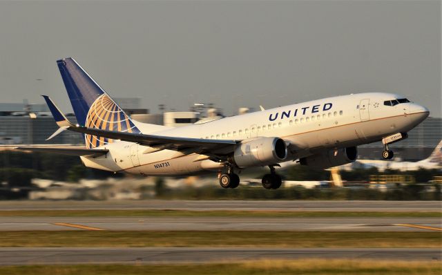 Boeing 737-700 (N14731)