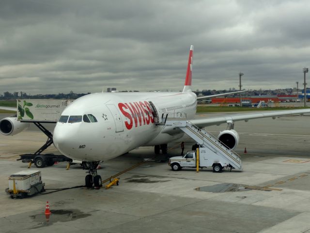 Airbus A340-300 (HB-JMD)