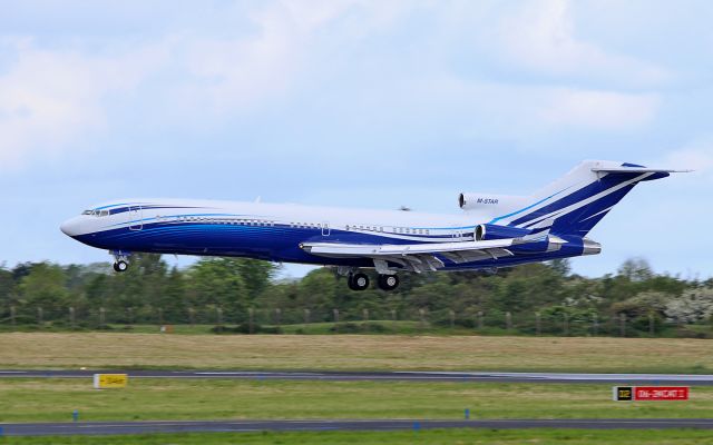 Boeing 727-100 (M-STAR) - starling aviation b727-2x8 m-star about to land at shannon from geneva 14/5/17.