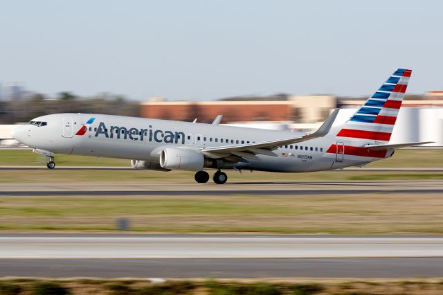 Boeing 737-800 (N865NN)