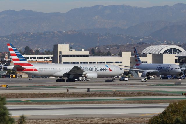 Boeing 777-200 (N775AN)