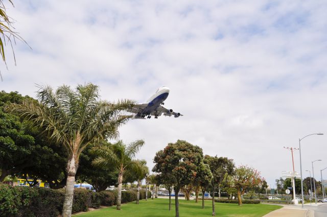 Boeing 747-400 (G-CIVS)