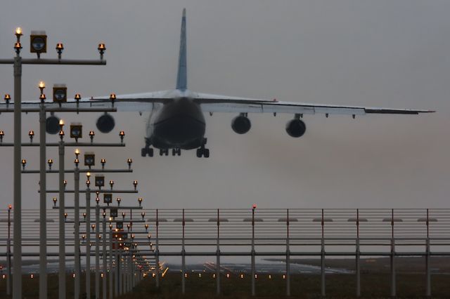 Antonov An-124 Ruslan (UR-82027)