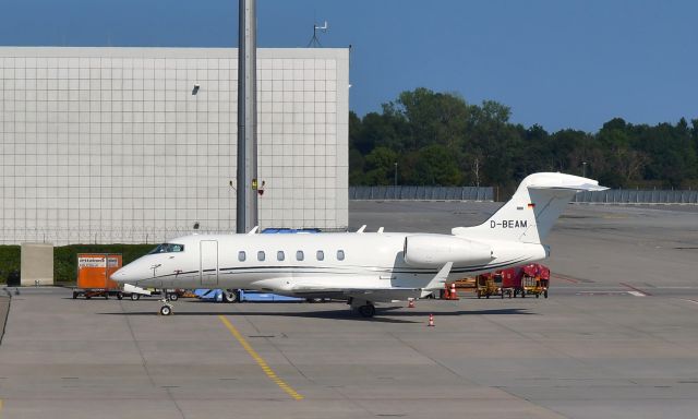 Bombardier Challenger 300 (D-BEAM) - Swiss Global Jet Bombardier BD-100-1A10 Challenger 300 D-BEAM in Munich