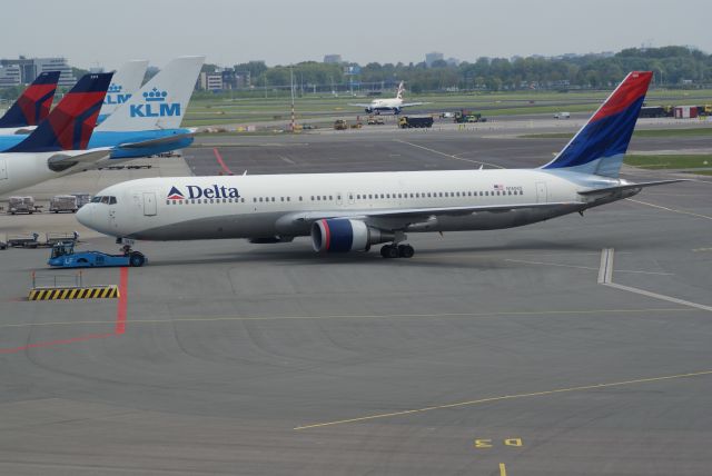 N16065 — - B767-332 cn30199