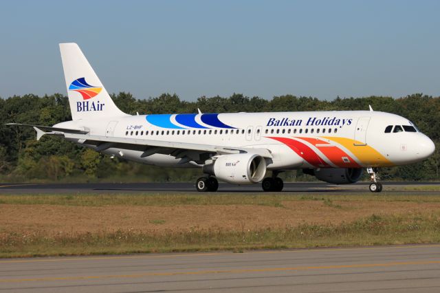 Airbus A320 (LZ-BHF)