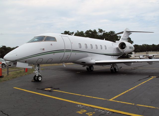 Bombardier Challenger 300 (N497EC)