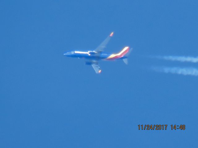 Boeing 737-800 (N8513F)