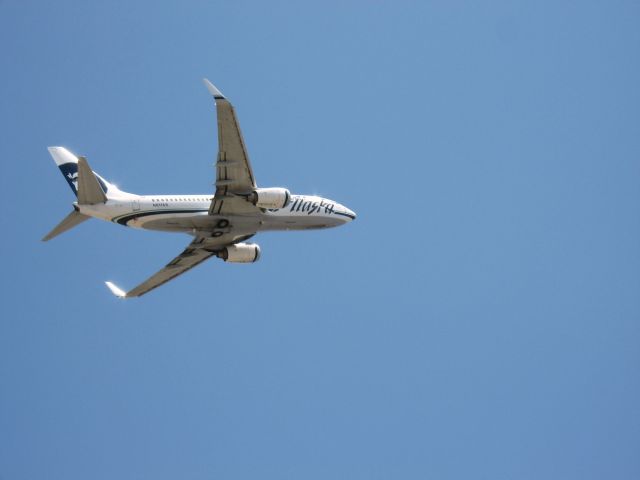 Boeing 737-700 (N611AS) - Taking off from RWY 19R