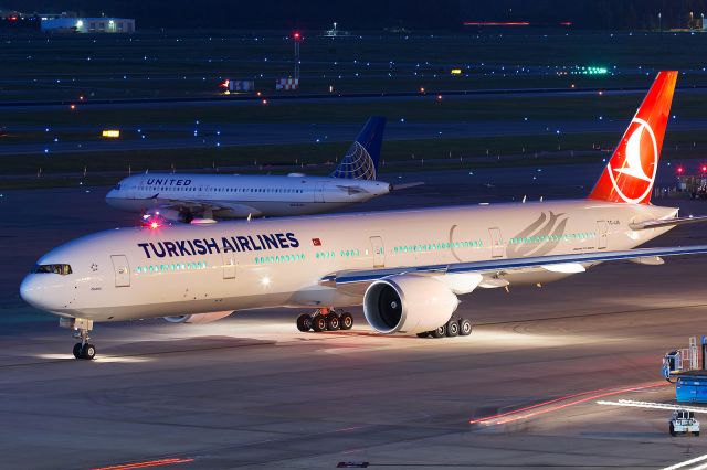 BOEING 777-300ER (TC-JJS) - Variable colored LED cabin lighting in full swing. Departing back to Istanbul Atatürk as THY34.