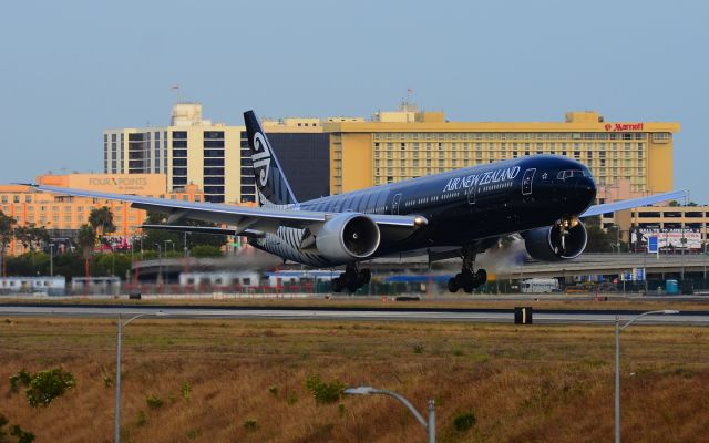 BOEING 777-300ER (ZK-OKQ)