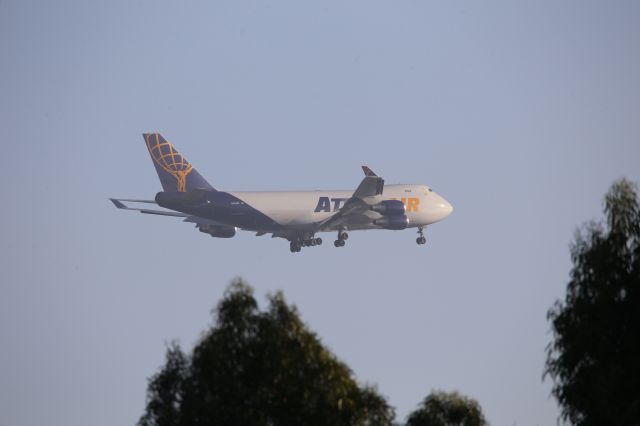 Boeing 747-400 (N492MC)