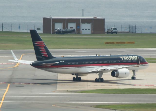 Boeing 757-200 (N757AF)