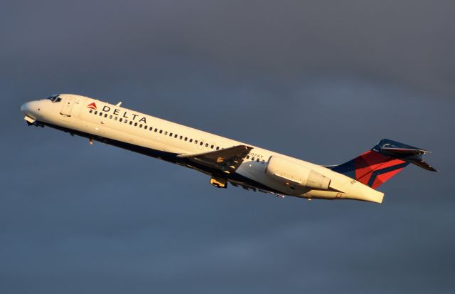 Boeing 717-200 (N607AT) - A beautiful golden hour departure with some dark clouds behind this Delta 717.  Taking off for DTW on Thanksgiving eve.  11/22/23.