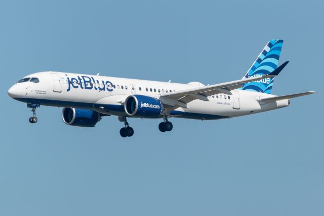 Airbus A220-300 (N3007J)
