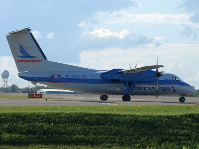 de Havilland Dash 8-100 (N837EX)