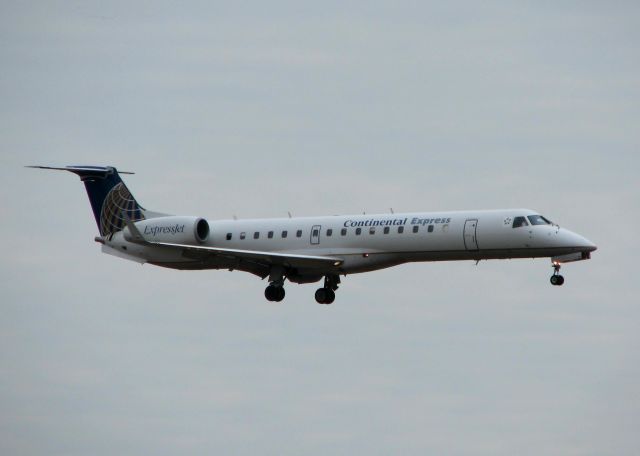 Embraer ERJ-145 (N16183) - Landing on runway 05 at the Shreveport Regional Airport.