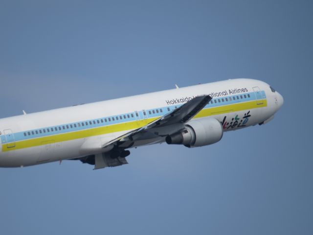 BOEING 767-300 (JA98AD)