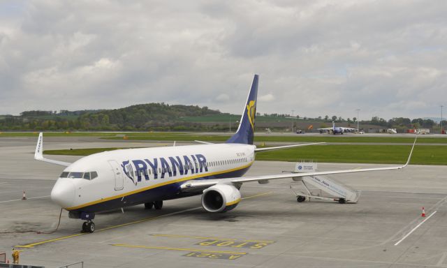 Boeing 737-800 (EI-DWO) - Ryanair Boeing 737-8AS leaving Edinburgh Airport