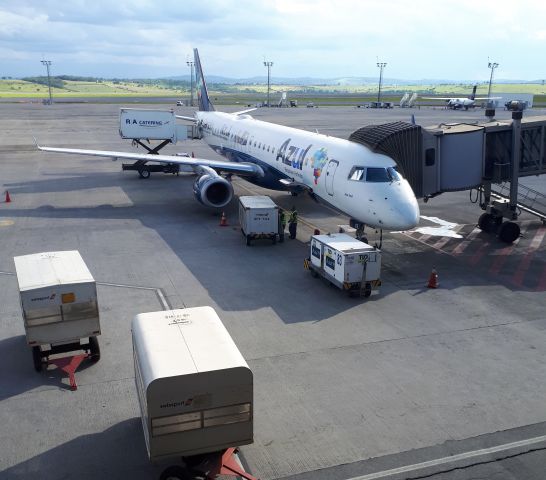 Embraer ERJ-190 (PR-AXE)