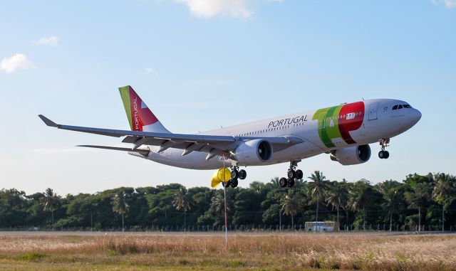 Airbus A330-200 (CS-TOF)