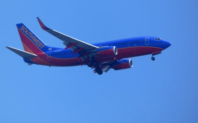 Boeing 737-700 (N551WN) - Shown here is a Southwest Airline Boeing 737-700 on final in the Spring of 2018.