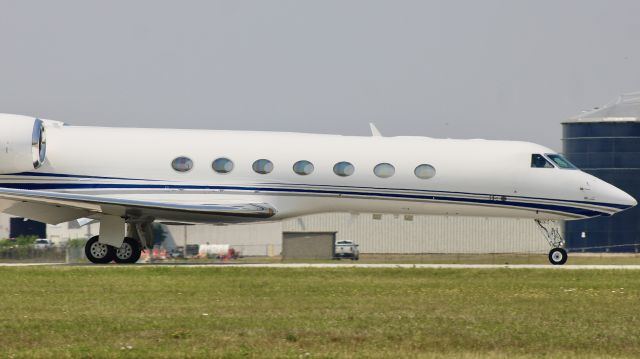 Gulfstream Aerospace Gulfstream V (N814RR) - Twilight 81 rocketing down 09 back to KGYY after doing getting in some full stop landing practice. br /br /TWY81. N814RR. 2006 Gulfstream G550 (GV-SP). Solairus Aviation. KVPZ. 6/8/23.
