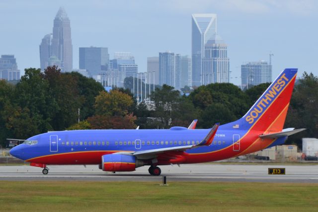 Boeing 737-700 (N270WN) - Taxiing to 18C at KCLT - 10/26/19 