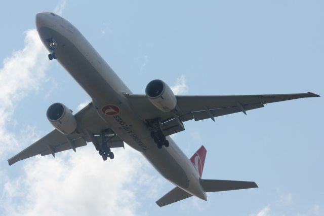 BOEING 777-300ER (TC-JJZ)