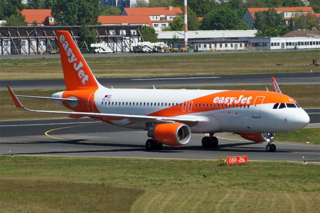 Airbus A320 (OE-IZJ) - Airbus A320-214, easyJet Europe, OE-IZJ, EDDT Airport Berlin-Tegel, 07.May 2018