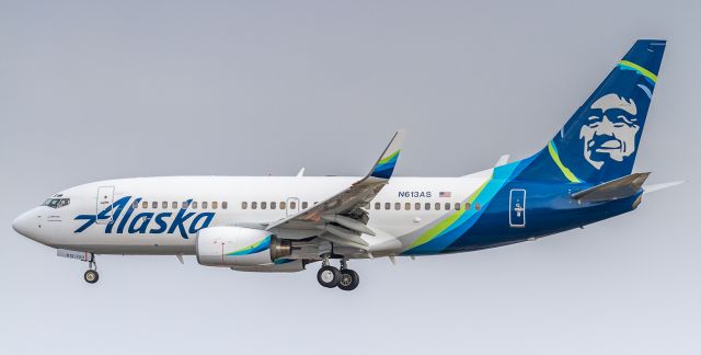 Boeing 737-700 (N613AS)