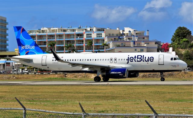 Airbus A320 (N827JB)