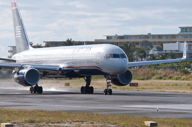 Boeing 757-200 (N937UW)