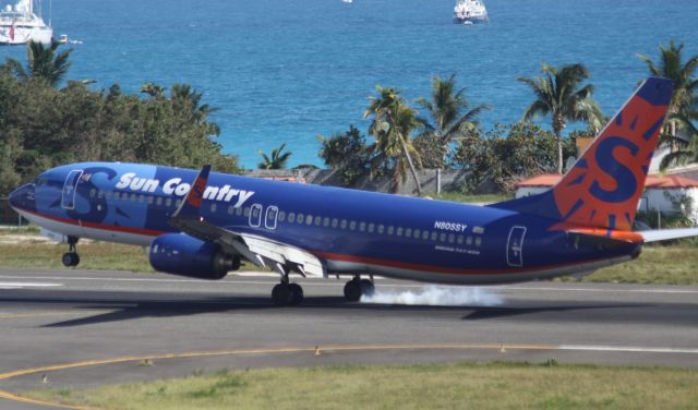 Boeing 737-800 (N805SY)