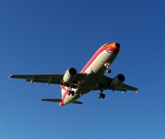 Airbus A319 (N742PS)