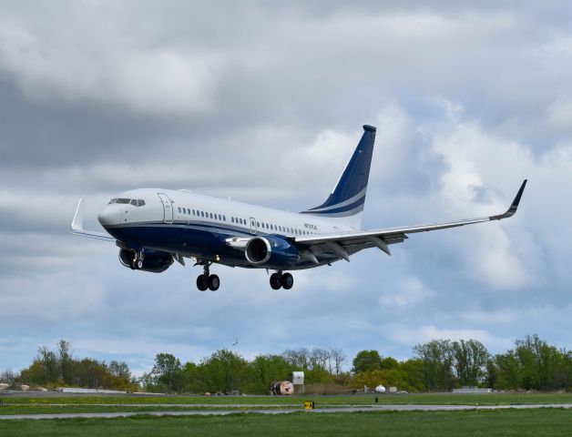 Boeing 737-700 (N737LE)