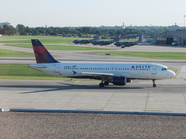 Airbus A320 (N365NW)