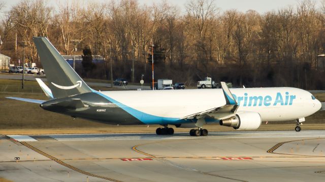 BOEING 767-300 (N389AZ)