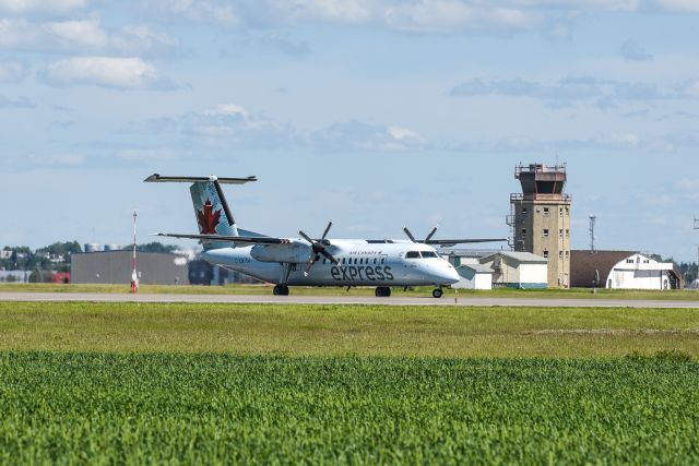 de Havilland Dash 8-400 (C-GKTA) - Air Canada arrival in CYQU