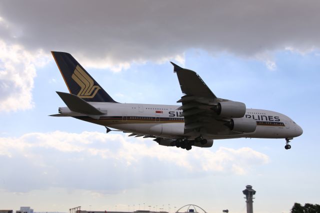 Airbus A380-800 (9V-SKT)