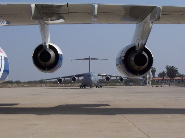 Antonov An-124 Ruslan (RNA82080) - View of a C-17 from behind the right wing of AN-124-100 (RA-82080)